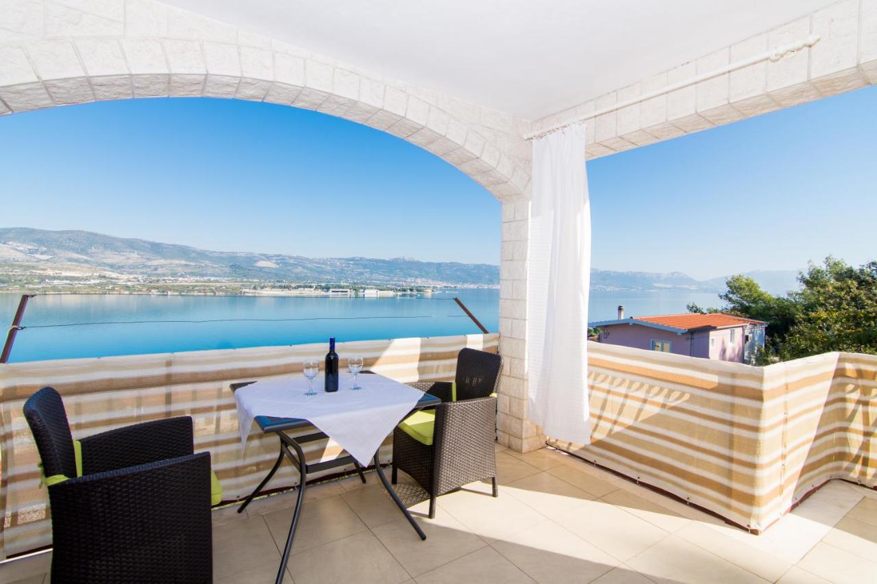 Holidays Apartments Slanada With Terrace And Sea View, Near The Beach & Town Trogir, Free Parking, Quiet Place On Peninsula Ciovo Eksteriør billede