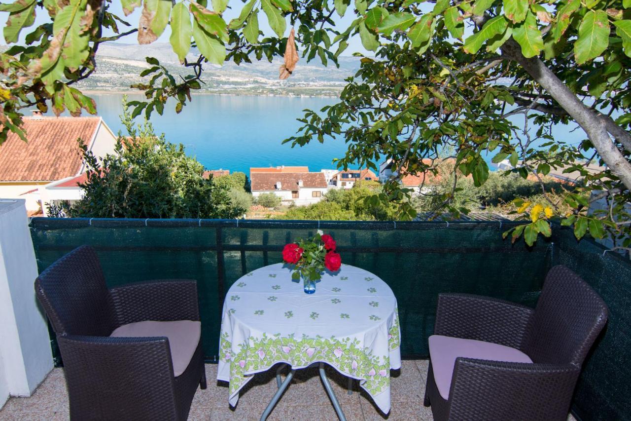 Holidays Apartments Slanada With Terrace And Sea View, Near The Beach & Town Trogir, Free Parking, Quiet Place On Peninsula Ciovo Eksteriør billede