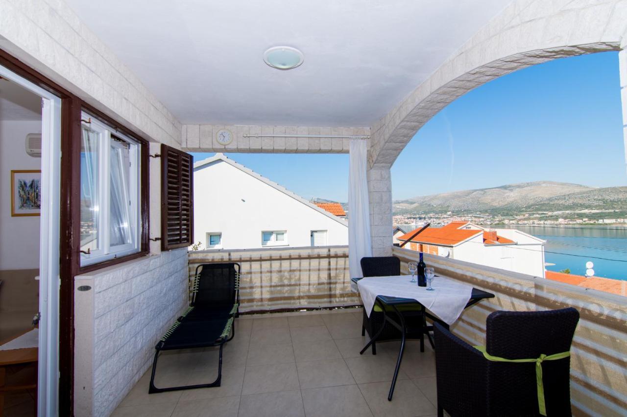 Holidays Apartments Slanada With Terrace And Sea View, Near The Beach & Town Trogir, Free Parking, Quiet Place On Peninsula Ciovo Eksteriør billede